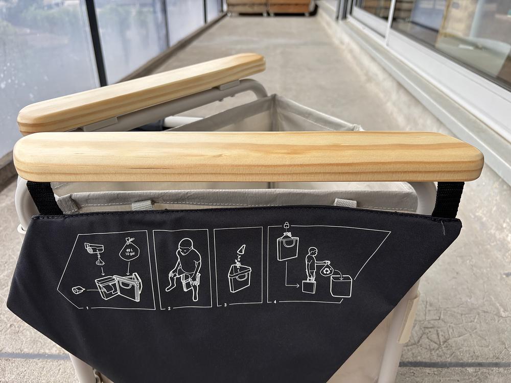   Folding dry toilet with accessories 